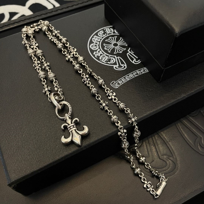 Ch*0me He**ts necklaces